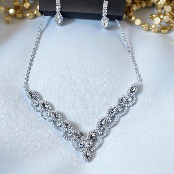 Windsor ✦ Rhinestone Scalloped Collar & Earrings ✦ Silver-Tone Formal Jewelry - Picture 9 of 12